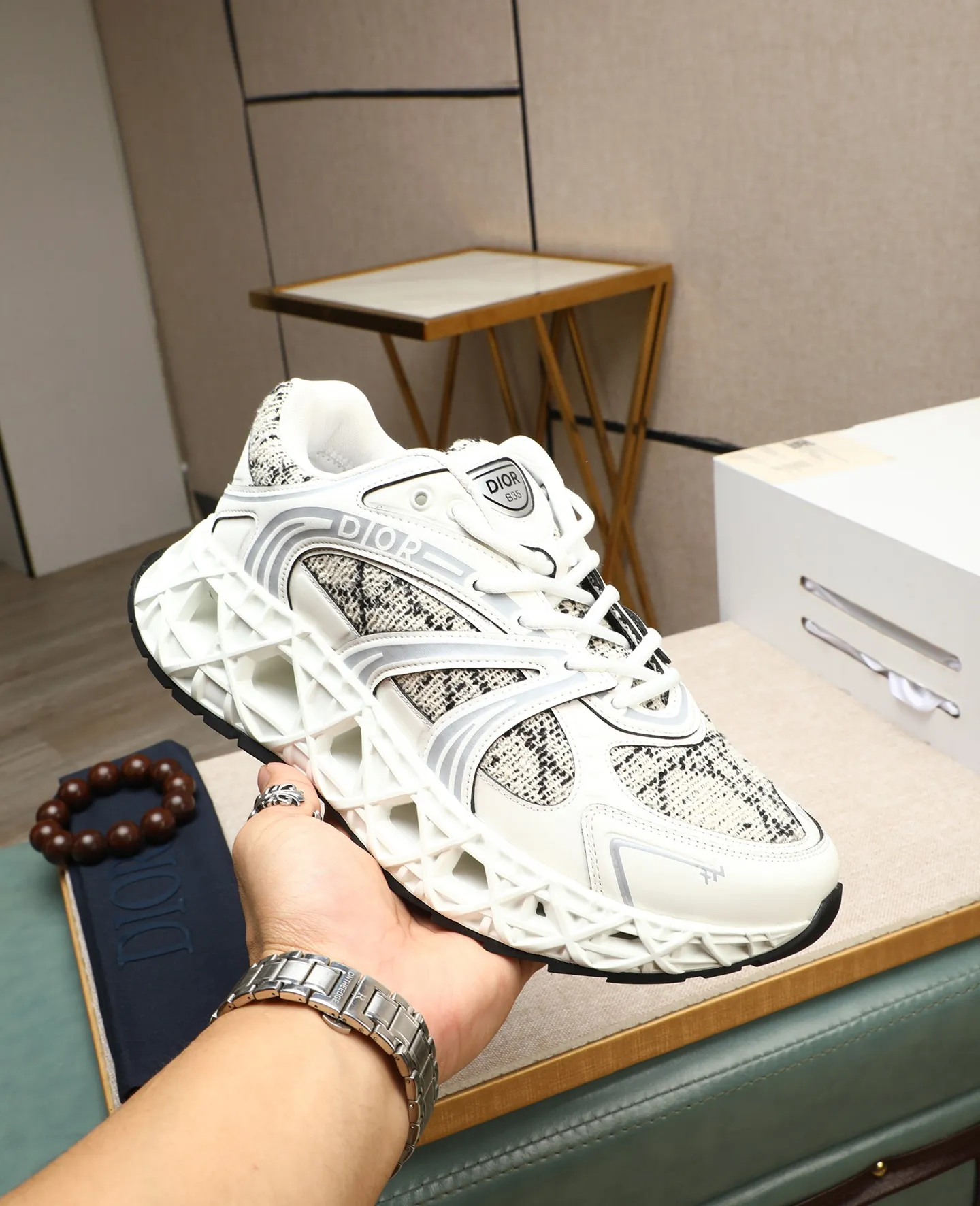 Men's shoes 💰800💰 Men's style 👦🏻Dior Dior B35 High-end quality Original casual sports shoes Upper: special environmentally friendly leather. High-frequency brand totem, brand totem cloth, tongue plastic brand logo, heel high-frequency brand logo Lining: brand canvas Original version: ultra-light TPR·rubber; two-color molded outsole Ultra-high quality control and fine workmanship: High-end, extravagance and class. Size: 39-44 (38, 45, 46, can be customized)…! !